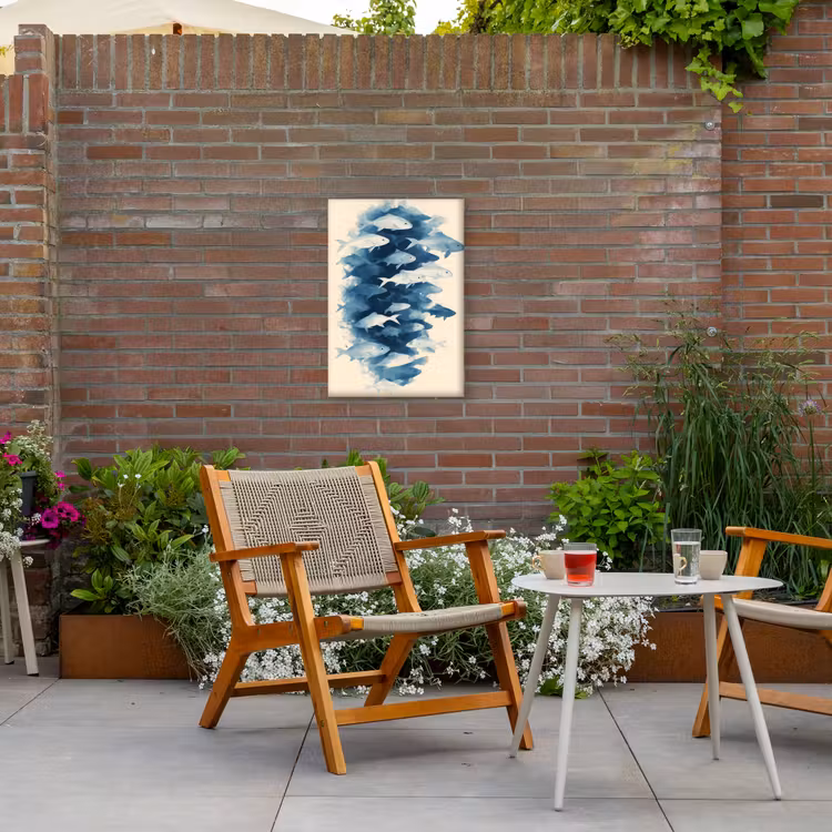 Vissen - Minimalistisch - Blauw Tuinposter op houten frame 2 cm dik klein -sfeer3