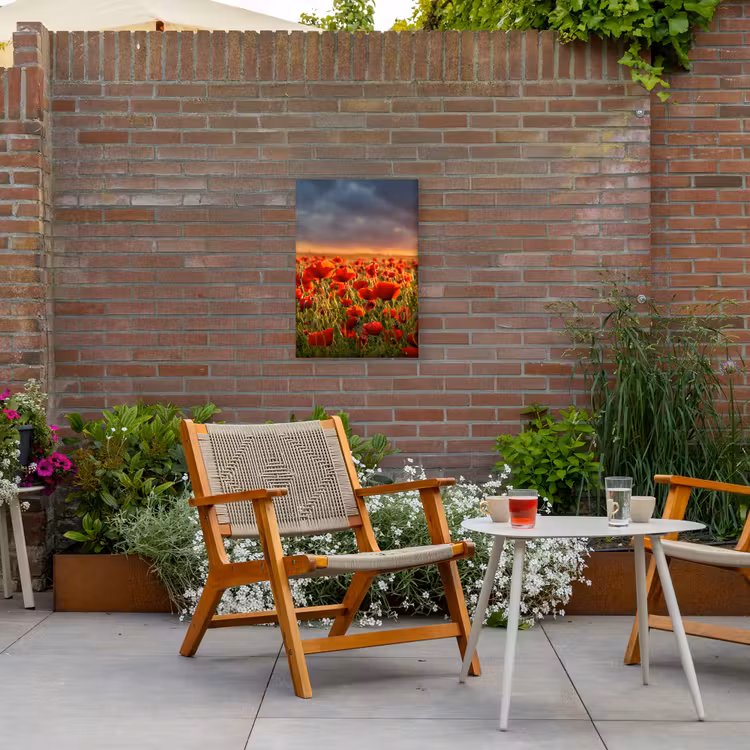 Klaprozenveld bij zonsondergang Tuinposter op houten frame 2 cm dik klein -sfeer3