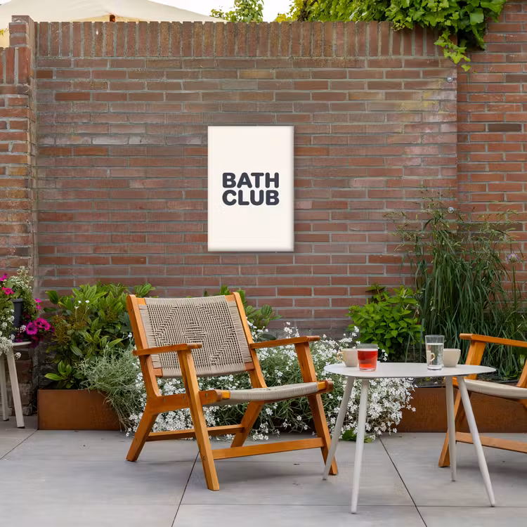 Quote - Grijs - Wit Tuinposter op houten frame 2 cm dik klein -sfeer3