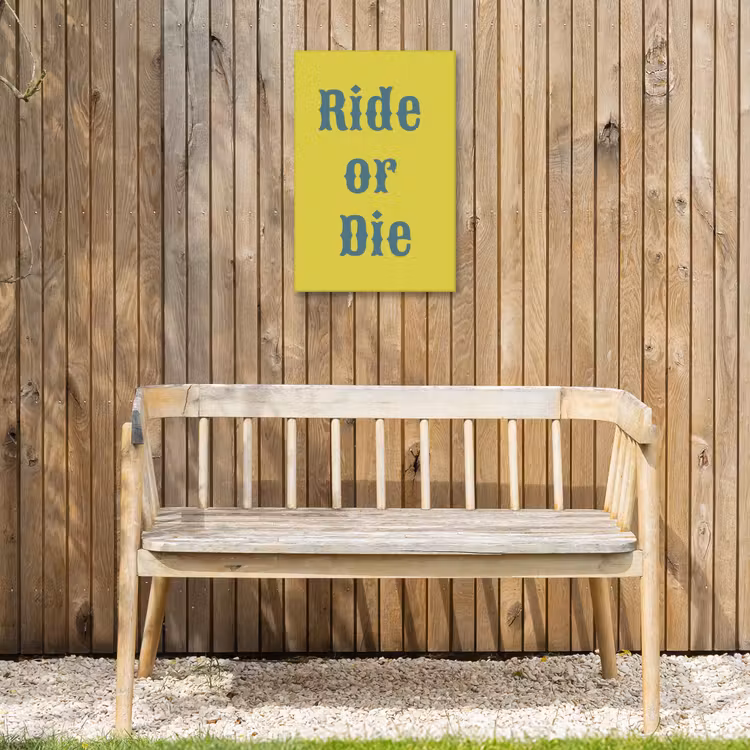 Ride or die - Geel - Blauw Tuinposter op houten frame 2 cm dik klein -sfeer4