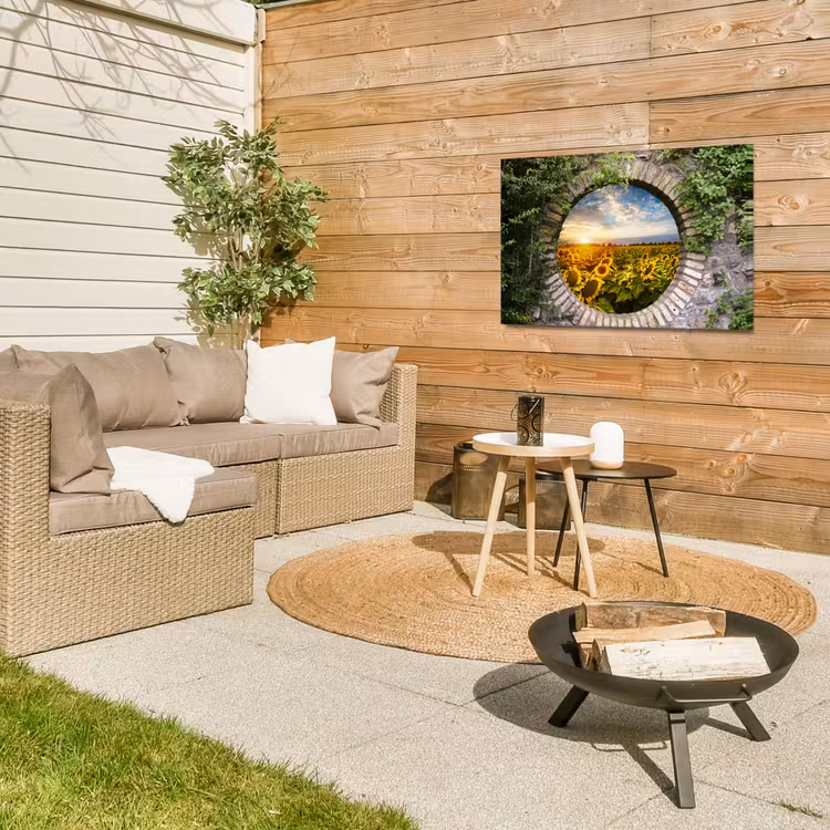 Ronde poort naar zonnebloemveld Tuinposter op houten frame 2 cm dik klein -sfeer2