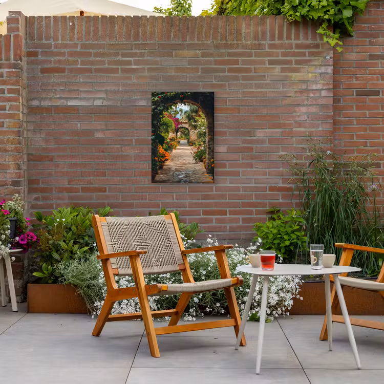 Doorkijk - Bloemen - Poort - Stenen Tuinposter op houten frame 2 cm dik klein -sfeer3