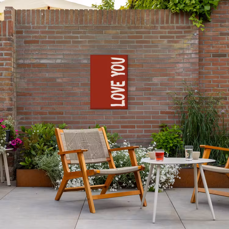 Schuin - Loveyou - Rood Tuinposter op houten frame 2 cm dik klein -sfeer3