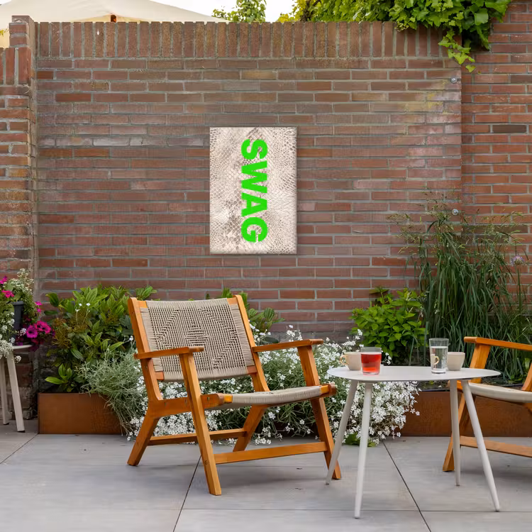 Slangenprint - SWAG - Neon - Groen Tuinposter op houten frame 2 cm dik klein -sfeer3