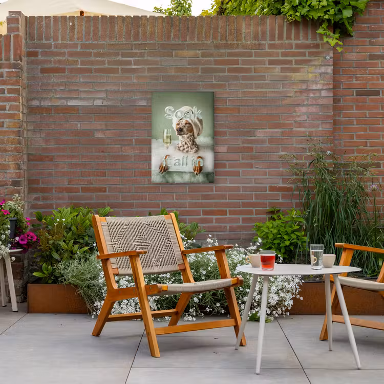 Soak it all in - Hond - Bad Tuinposter op houten frame 2 cm dik klein -sfeer3
