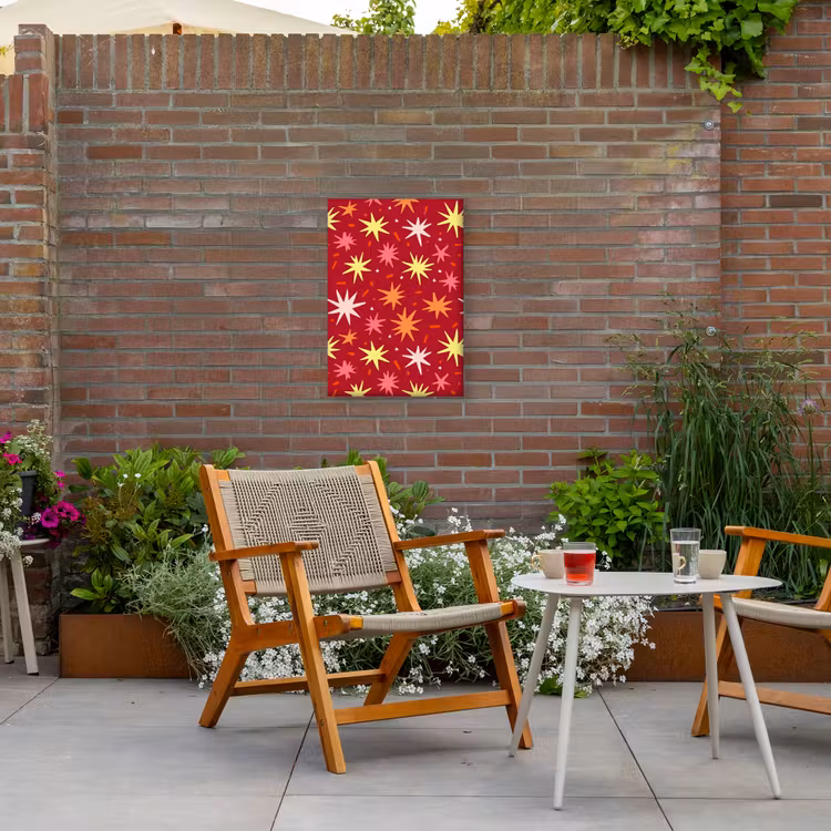 Sterren - Speels - Rood Tuinposter op houten frame 2 cm dik klein 841 -sfeer3