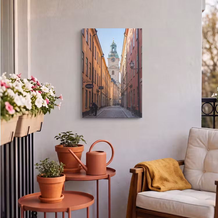 Straat - Klokkentoren - Stad - Architectuur - Historisch Tuinposter op houten frame 2 cm dik klein -sfeer1