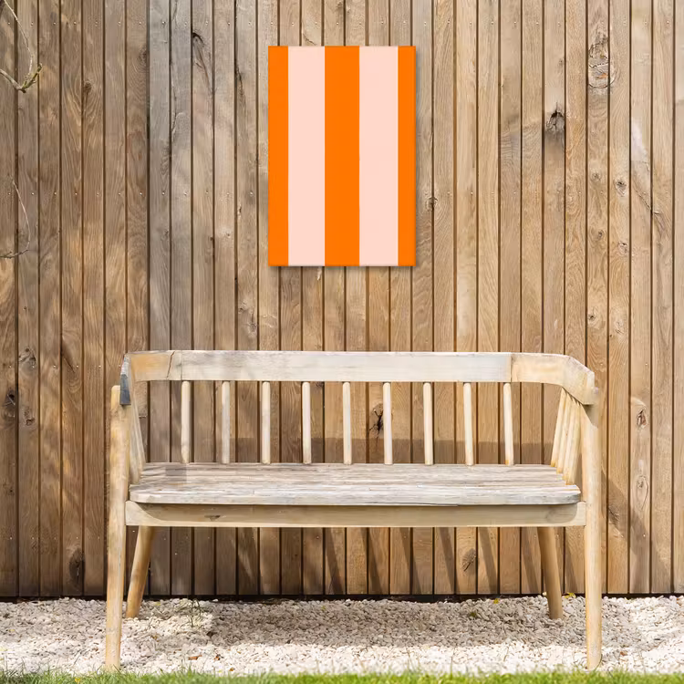 Strepen - Modern - Oranje Tuinposter op houten frame 2 cm dik klein 841 -sfeer4