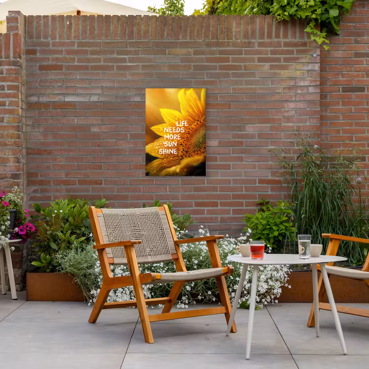 Zonnebloem - Close up - Geel - Quote Tuinposter op houten frame 2 cm dik klein -sfeer3