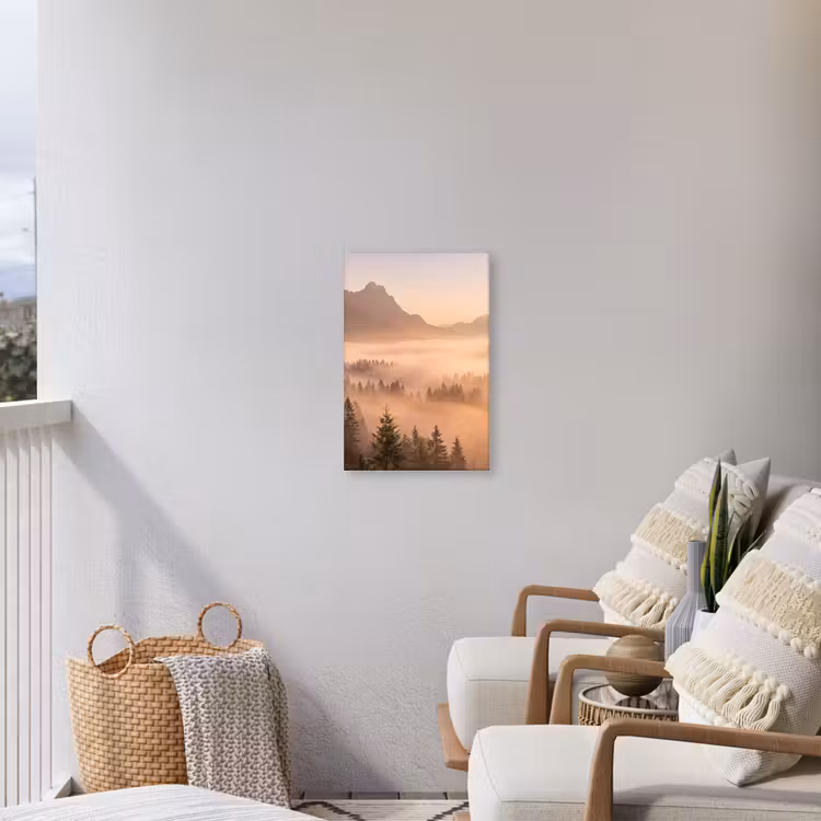 Zonlicht - Mist - Bergen - Bomen Tuinposter op houten frame 2 cm dik klein -sfeer1