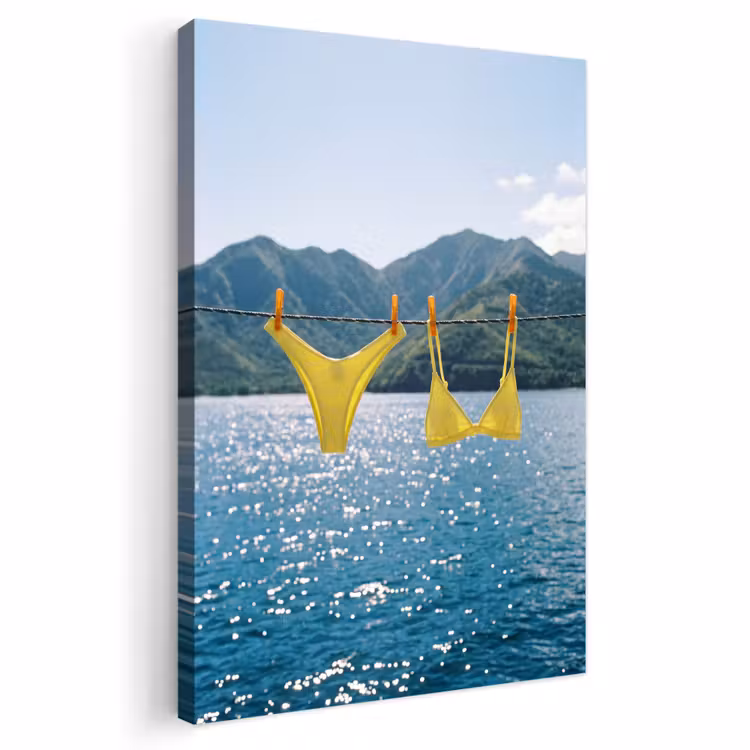 Badmode - Bikini - Zee - Bergen - Geel Tuinposter op houten frame 2 cm dik klein -3d