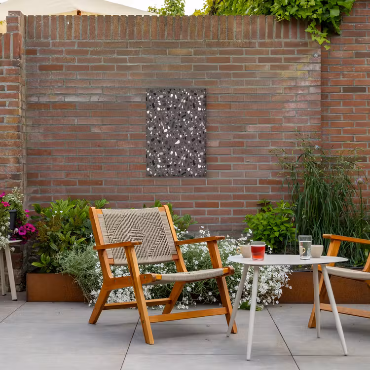 Terrazzo - Patroon - Grijs Tuinposter op houten frame 2 cm dik klein 841 -sfeer3