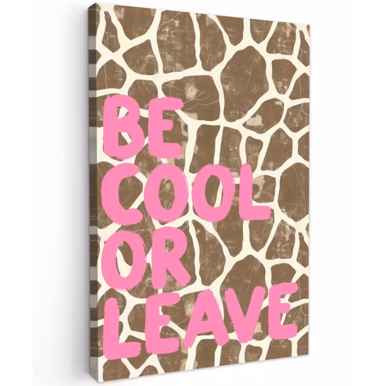 Tekst - Be cool or leave - Roze - Giraffenprint Tuinposter op houten frame 2 cm dik klein -3d
