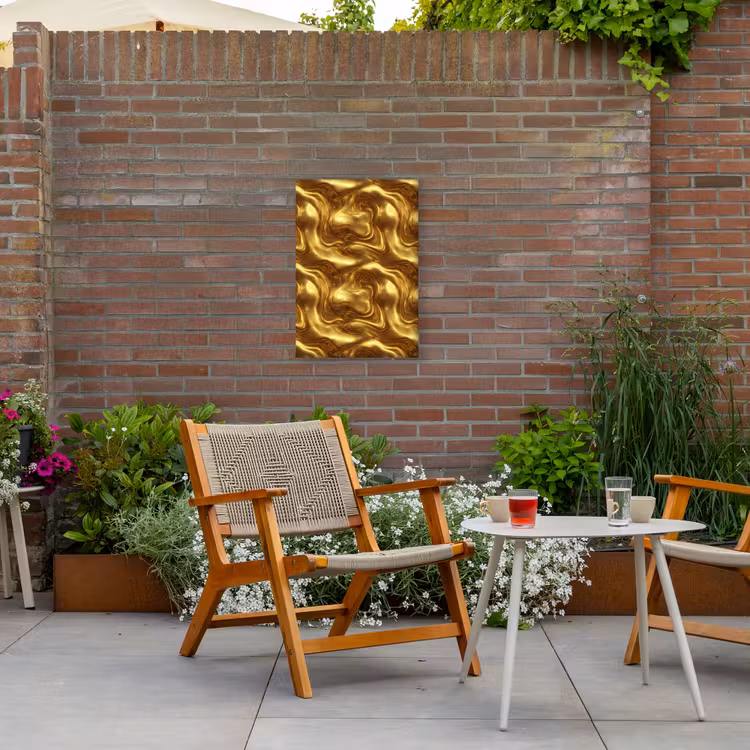 Textuur - Vloeibaar - Organisch - Goud Tuinposter op houten frame 2 cm dik klein 841 -sfeer3