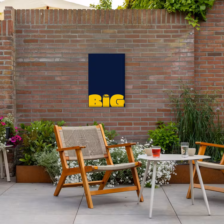 Think big - Blauw - Geel Tuinposter op houten frame 2 cm dik klein -sfeer3