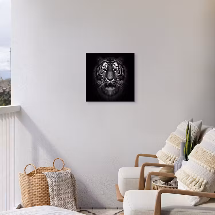 Tijger in het zwart-wit Tuinposter op houten frame 2 cm dik klein -sfeer1