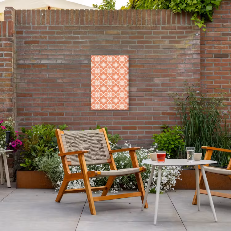 Tegelpatroon - Arabesk - Vintage - Terracotta Tuinposter op houten frame 2 cm dik klein 841 -sfeer3