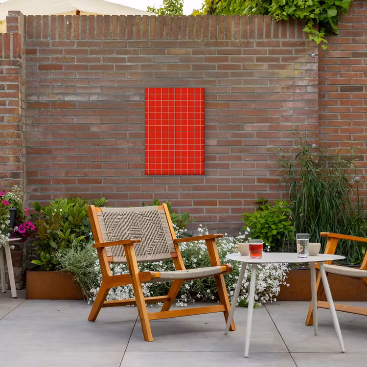 Tegel - Patroon - Kersen - Rood Tuinposter op houten frame 2 cm dik klein 841 -sfeer3