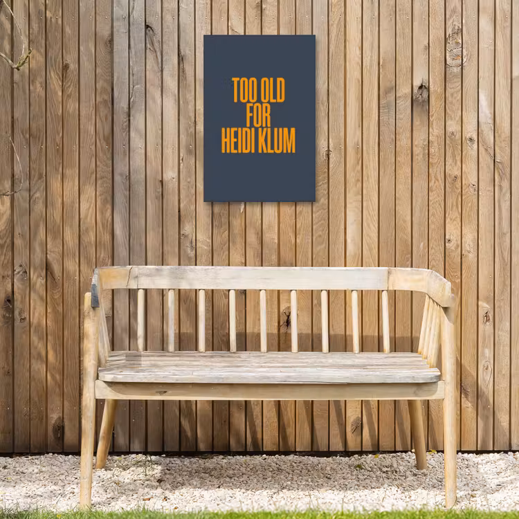 Too old for heidi klum - Geel - Blauw Tuinposter op houten frame 2 cm dik klein -sfeer4