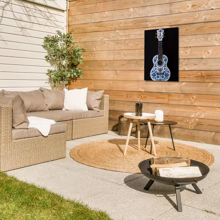 Ukelele - Delfts - Blauw - Muziek Tuinposter op houten frame 2 cm dik klein -sfeer2