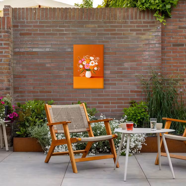 Vaas - Bloemen - Oranje Tuinposter op houten frame 2 cm dik klein -sfeer3