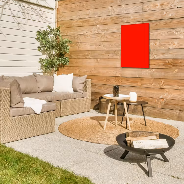 Vibrant - Vermilion - Rood Tuinposter op houten frame 2 cm dik klein 841 -sfeer2