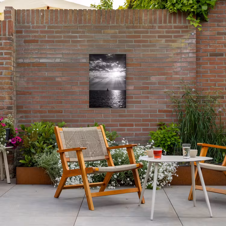Water - Boot - Lucht - Natuur - Zwart-wit Tuinposter op houten frame 2 cm dik klein -sfeer3