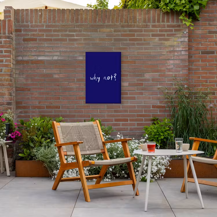 Why not - Blauw - Handgeschreven Tuinposter op houten frame 2 cm dik klein -sfeer3