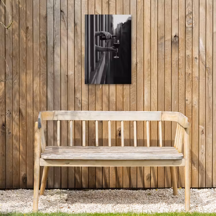 Wijnfles - Glas - Handen - Raam Tuinposter op houten frame 2 cm dik klein -sfeer4