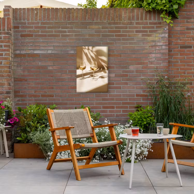 Wijn - Wijnglazen - Wit Tuinposter op houten frame 2 cm dik klein -sfeer3