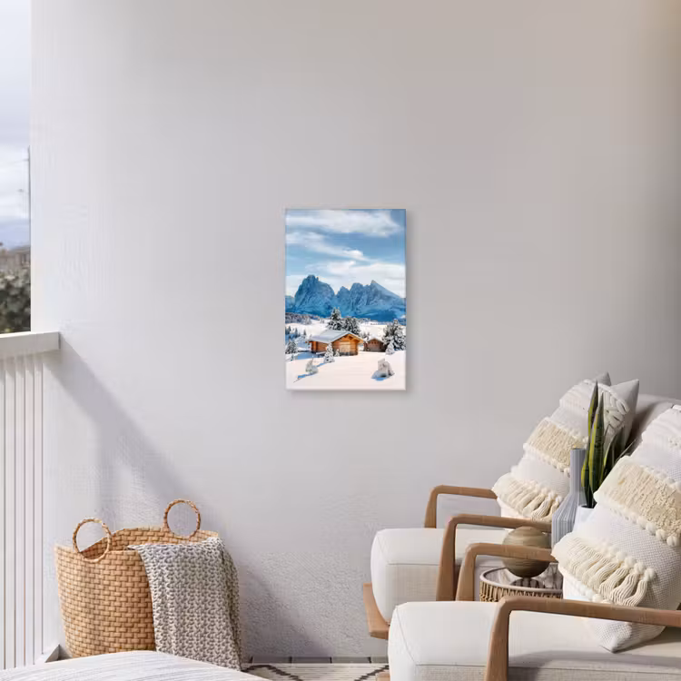 Winter - Huisje - Bergen - Uitzicht - Sneeuw Tuinposter op houten frame 2 cm dik klein -sfeer1