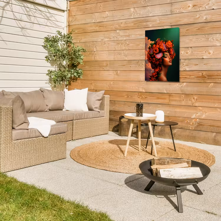 Vrouw - Drankenfruit - Rozen Tuinposter op houten frame 2 cm dik klein -sfeer2