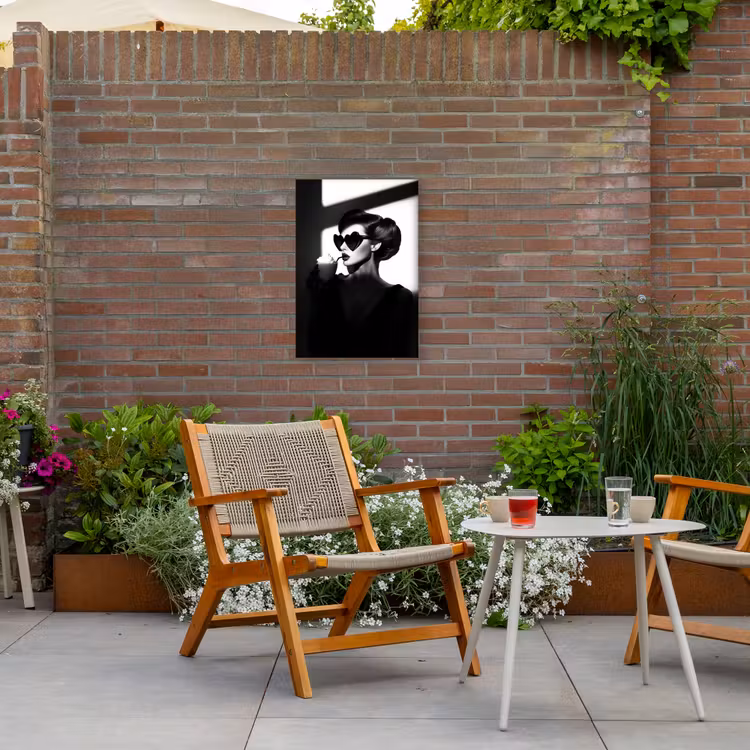 Vrouw - Zwart - Hart Tuinposter op houten frame 2 cm dik klein -sfeer3