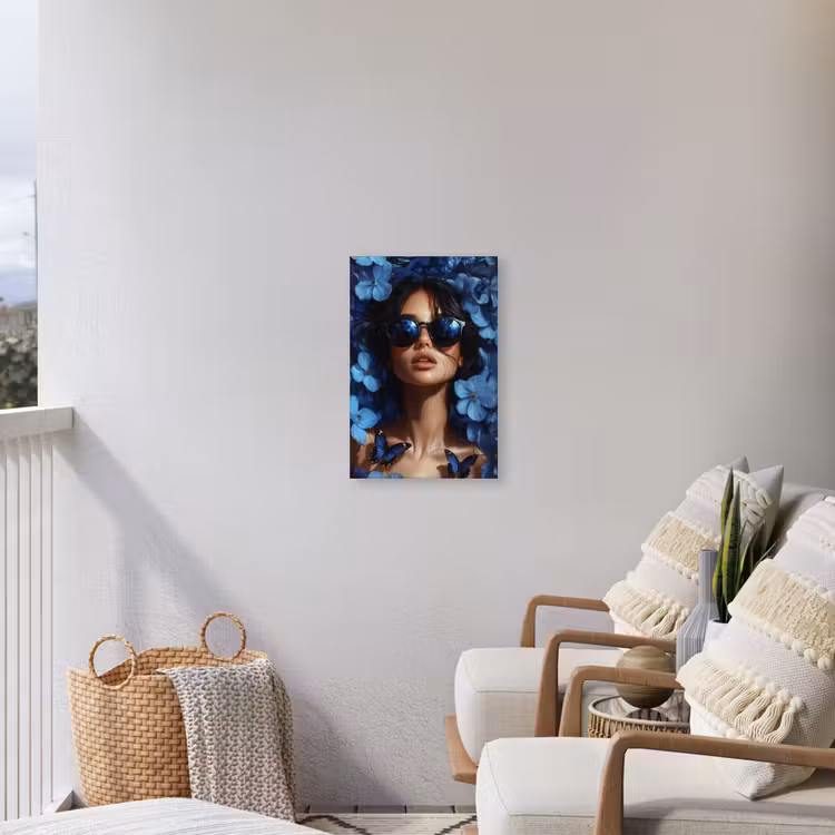Vrouw - Blauw - Bloemen - Vlinders - Natuur Tuinposter op houten frame 2 cm dik klein -sfeer1