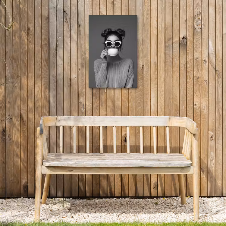 Vrouw - Koffie - Zwart - Wit Tuinposter op houten frame 2 cm dik klein -sfeer4