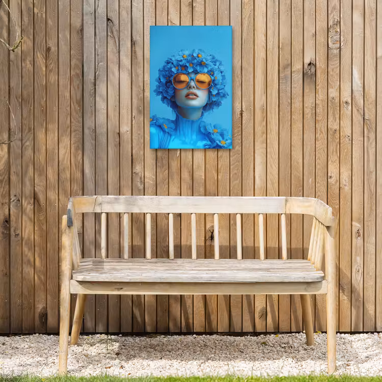 Vrouw - Bloem - Blauw - Modern - Bril - Portret Tuinposter op houten frame 2 cm dik klein -sfeer4