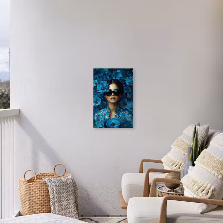 Vrouw - Bloemen - Blauw - Aesthetic - Luxe Tuinposter op houten frame 2 cm dik klein -sfeer1