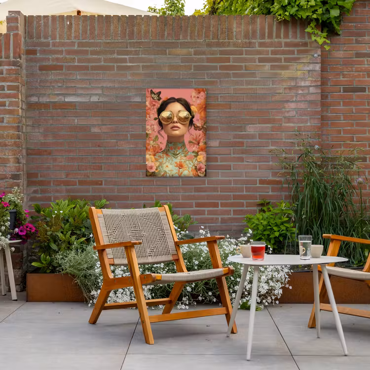 Vrouw - Bril - Roze - Bloemen Tuinposter op houten frame 2 cm dik klein -sfeer3