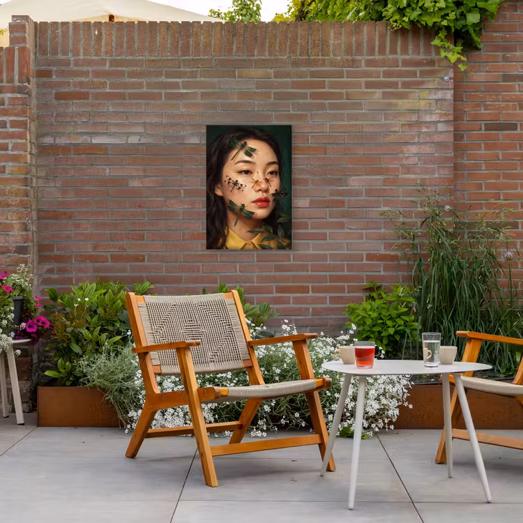Vrouw - Insecten - Natuur - Portret - Groen Tuinposter op houten frame 2 cm dik klein -sfeer3