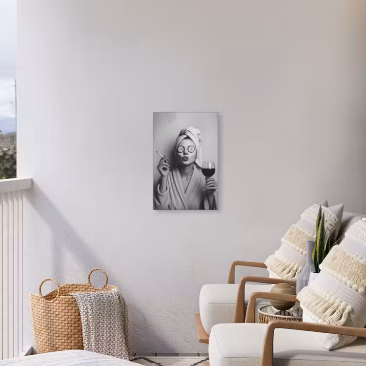 Vrouw - Masker - Wijn - Sigaret Tuinposter op houten frame 2 cm dik klein -sfeer1
