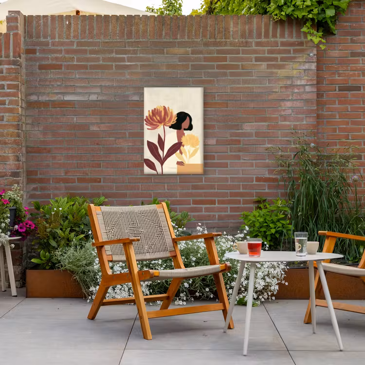 Vrouw - Minimalistisch - Bloem Tuinposter op houten frame 2 cm dik klein -sfeer3