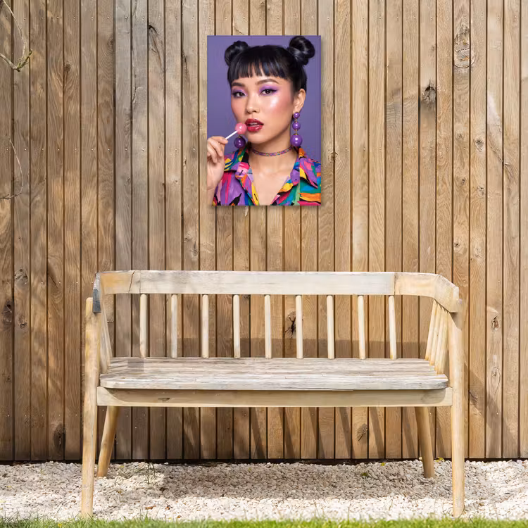 Vrouw - Portret - Make-up - Paars - Levendig Tuinposter op houten frame 2 cm dik klein -sfeer4