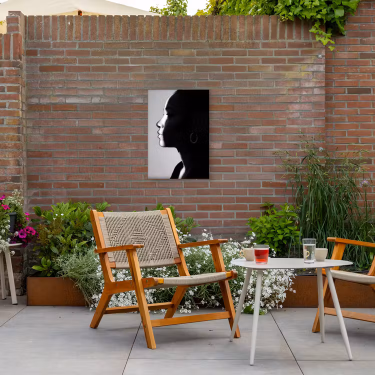 Vrouw - Profiel - Mensen - Zwart-wit Tuinposter op houten frame 2 cm dik klein -sfeer3