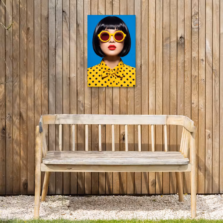Vrouw - Zonnebril - Pop Art - Portret - Geel Tuinposter op houten frame 2 cm dik klein -sfeer4