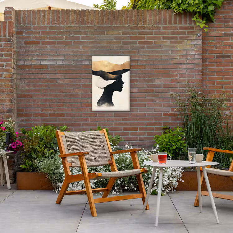 Vrouw - Golven - Zwart Tuinposter op houten frame 2 cm dik klein -sfeer3