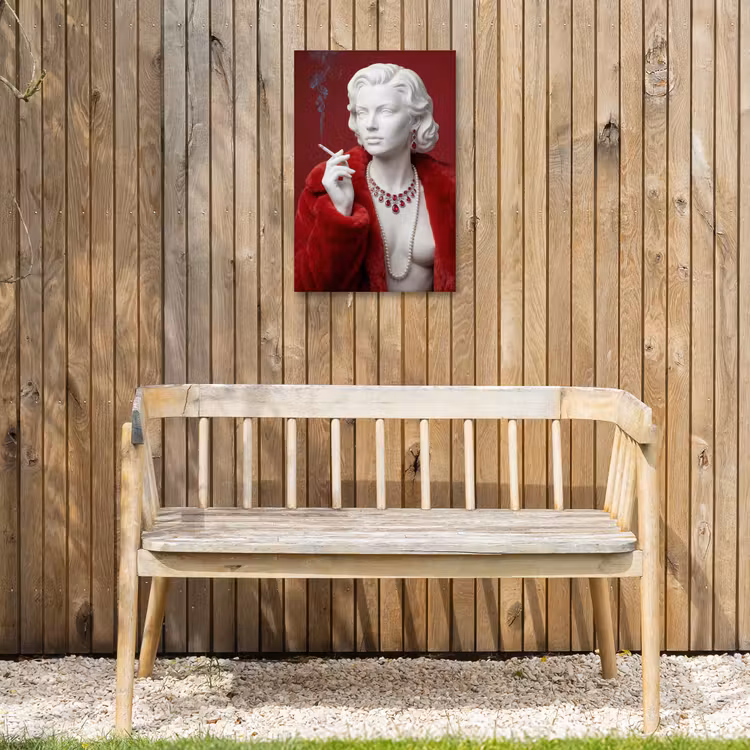 Vrouw - Bontjas - Mode - Klassiek - Rood Tuinposter op houten frame 2 cm dik klein -sfeer4