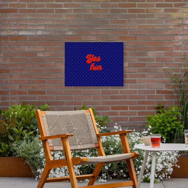 Yes fun - Rood - Blauw - Stippen Tuinposter op houten frame 2 cm dik klein -sfeer3