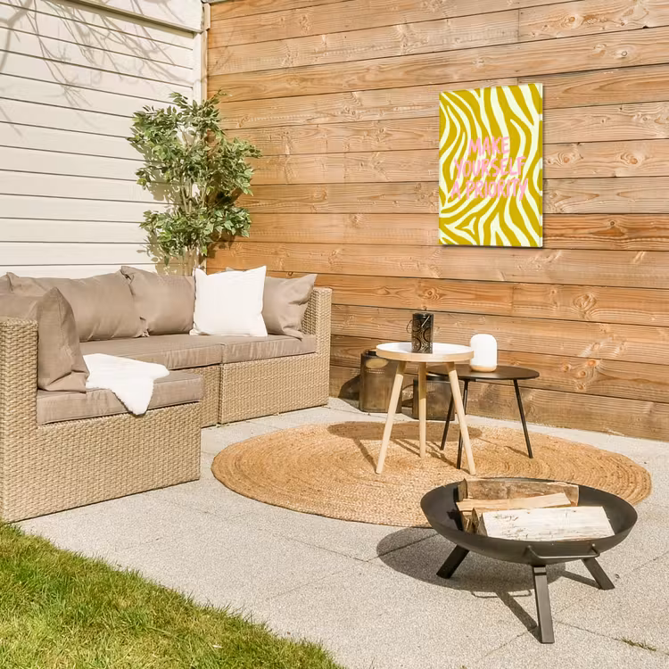 Zebraprint - Priority - Roze Tuinposter op houten frame 2 cm dik klein -sfeer2