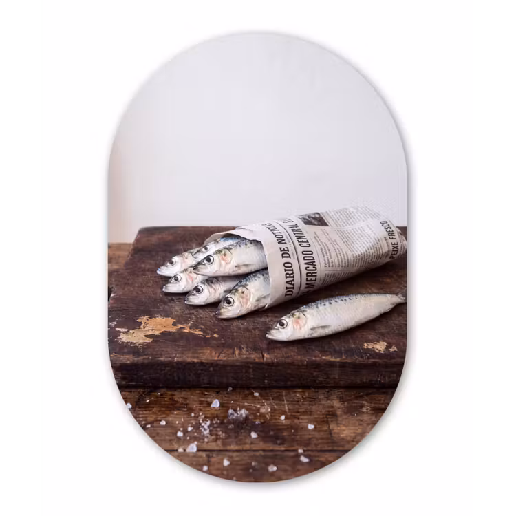 Oval - Glass - Little Sardine - newspaper - cutting board - Sardientje - krant - snijplank Wandcirkel Ovaal Glas middel