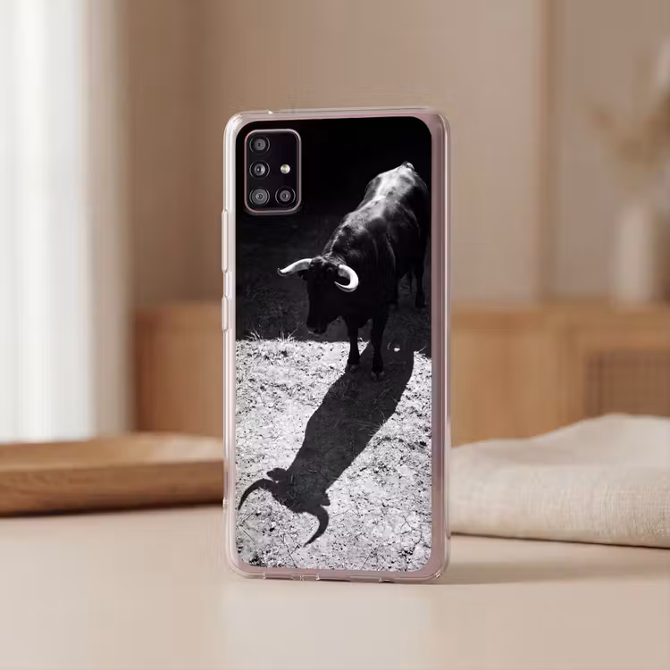 Stier - Schaduw - Dieren - Contrast - Zwart-wit Telefoonhoesje Samsung Galaxy A51 5G klein -sfeer2